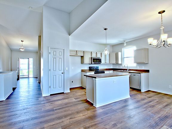 5th image of 18910 Ontario St