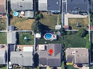 9 Blanche St, Plainview, NY 11803