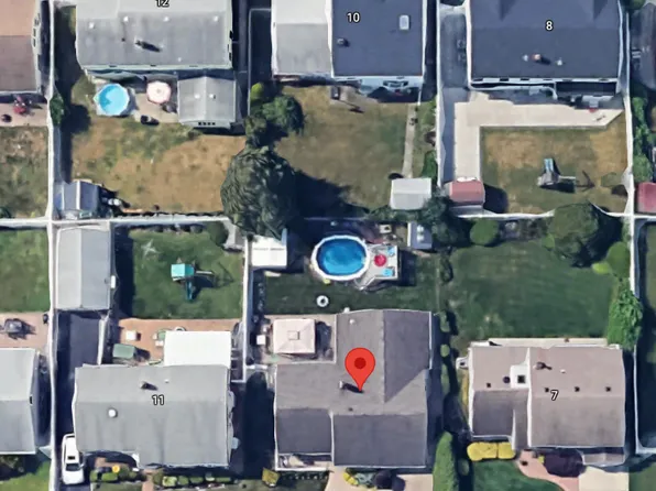 9 Blanche St, Plainview, NY 11803