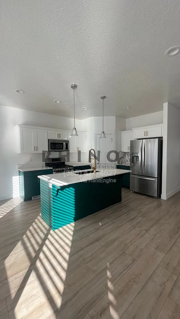 5 bed, 3.0 bath, 3622 sqft, $2,599 — Photo 1