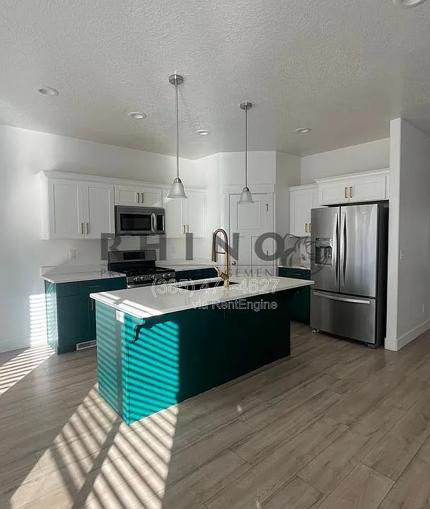 1647 N 3700 W