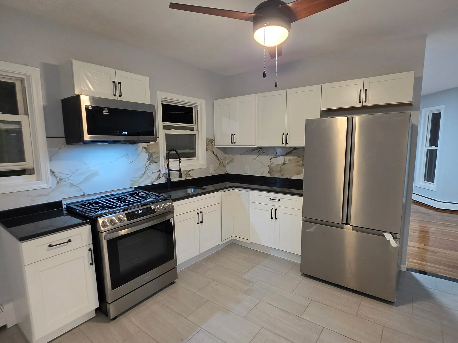 2 bed, 830 sqft, $2,100 — Photo 3