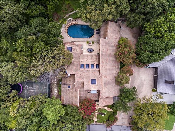 4th image of 805 Portofino Dr
