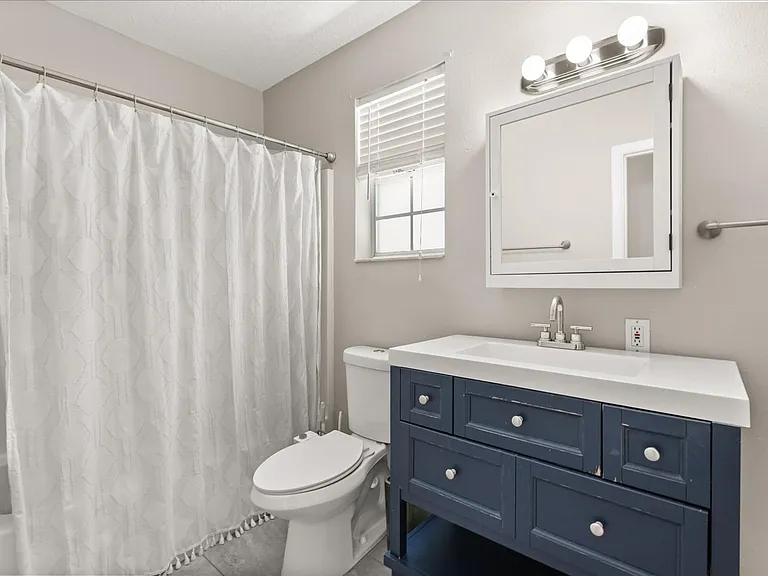 742 N Westmoreland Dr — Photo 23