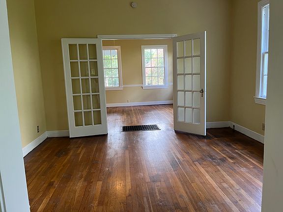 5th image of 619 Europe St