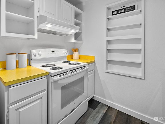 5th image of 3820 NE 155th Place #1002