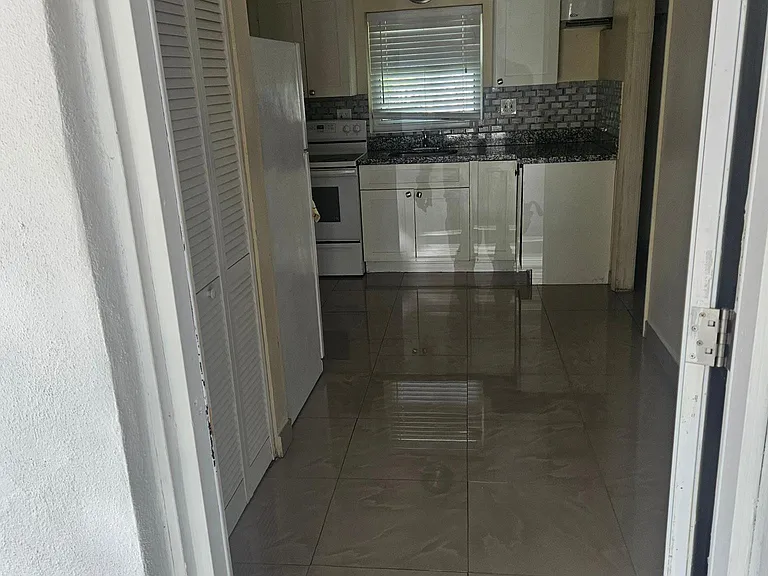 732 SW 7th Ave — Photo 5