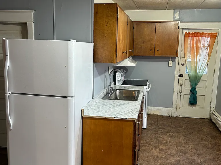 518 W Market St #3 — Photo 11