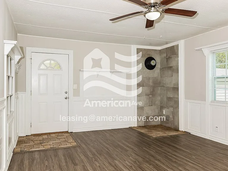 37636_002_wm_-_living_room_13028030.jpg