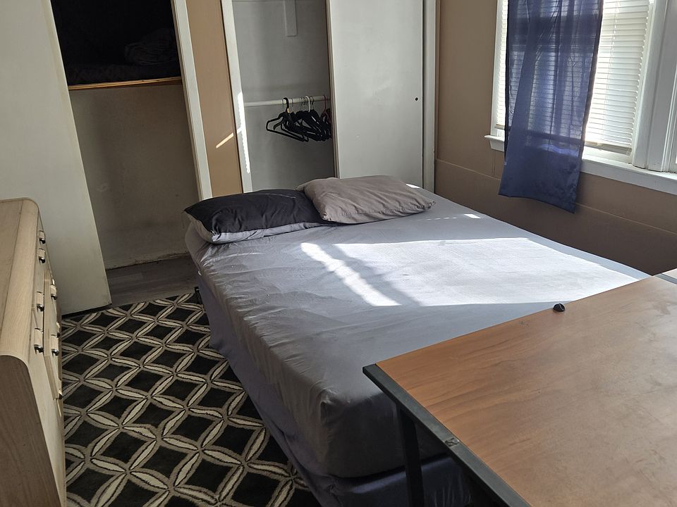2nd image of 150 Eastwood Blvd #150