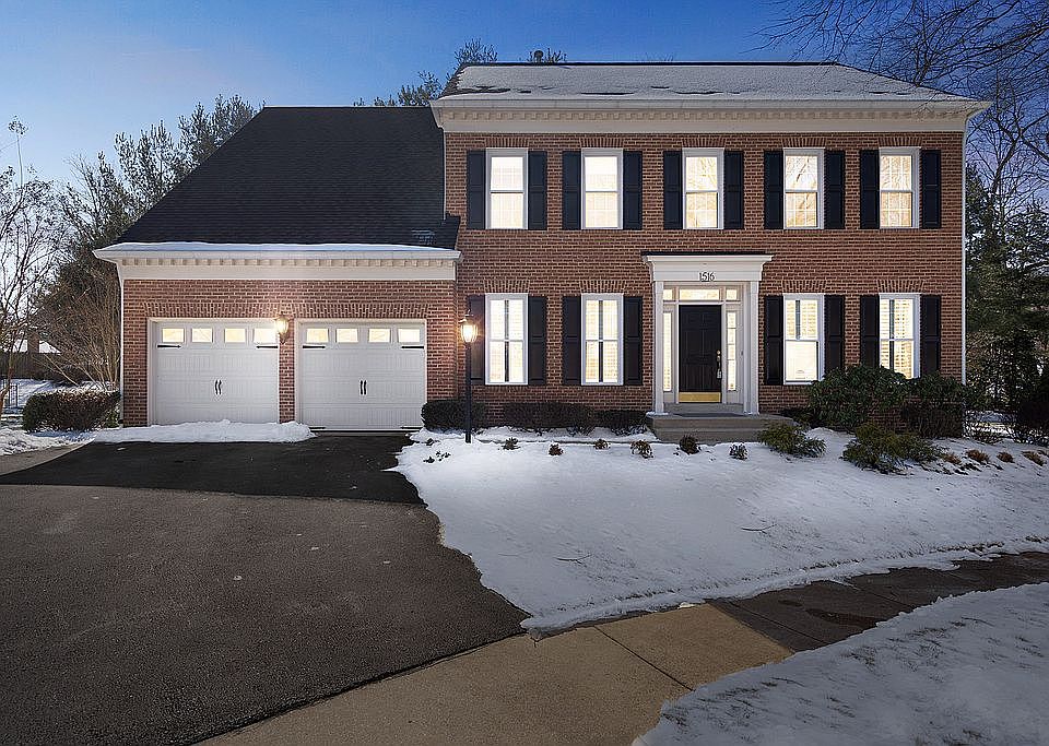 1st image of 1516 Defoe St