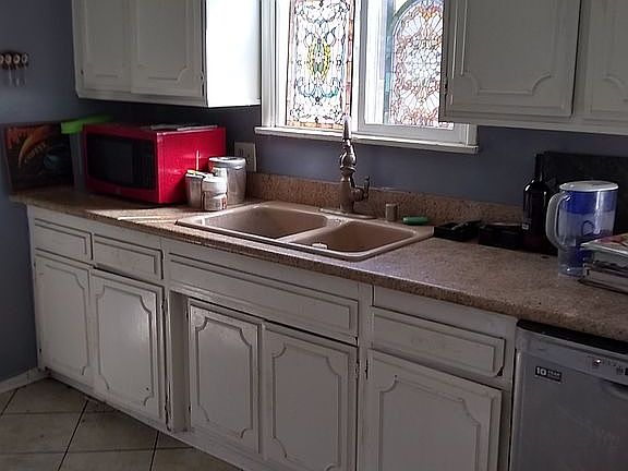 kitchen sink lots of cabinet