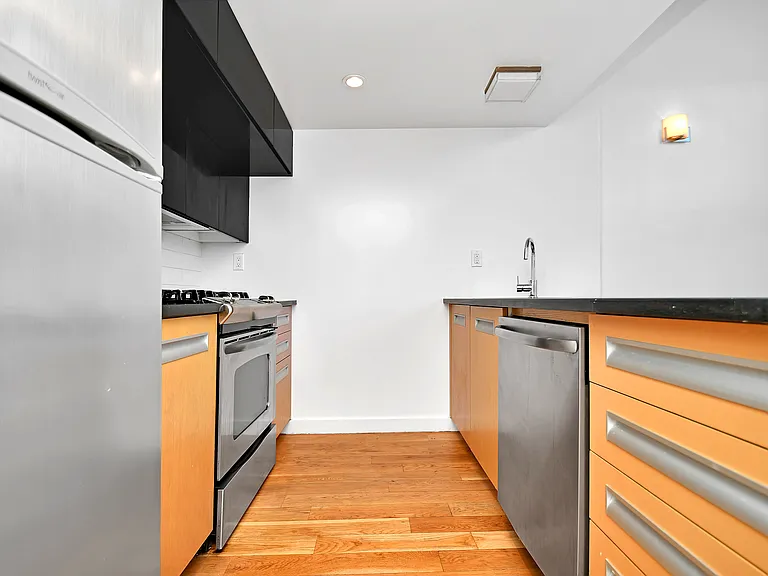 105 Grand Ave #2D — Photo 4