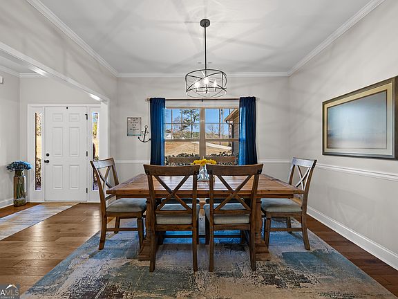 3rd image of 723 Sid Hunter Rd