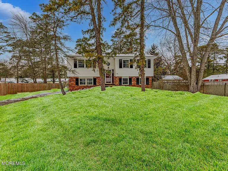 202 Manahawkin Trl — Photo 1