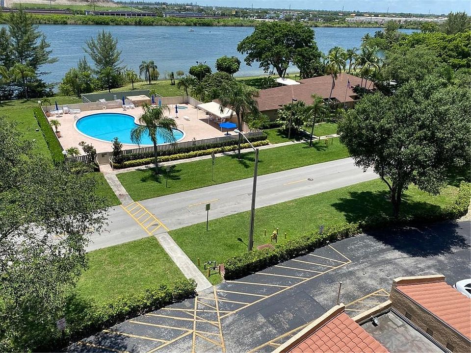 1st image of 4550 NW 18th Avenue #204