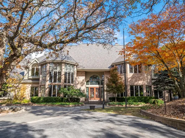 N10W29826 St James COURT, Waukesha, WI 53188