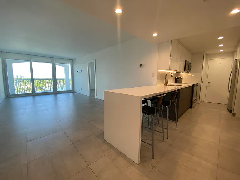 5401 Collins Ave #620 — Photo 3
