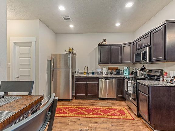 3rd image of 3910 Yukon Ln