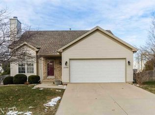3302 Summerview Ln, Bloomington, IL
