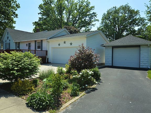 3rd image of 204 N Sheets St