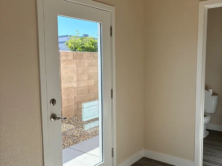 3614 Newport Ave — Photo 10