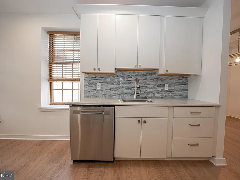 42 N Waterloo Rd #38 — Photo 6