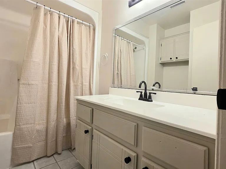2410 W Driftwood Dr — Photo 10