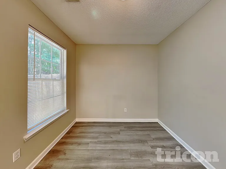 137 Lossie Ln — Photo 5