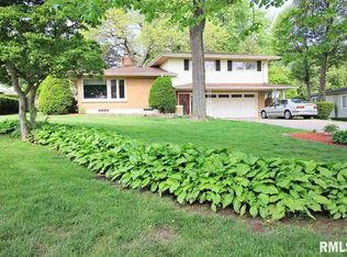 804 N 11th St, Clinton, IA 52732