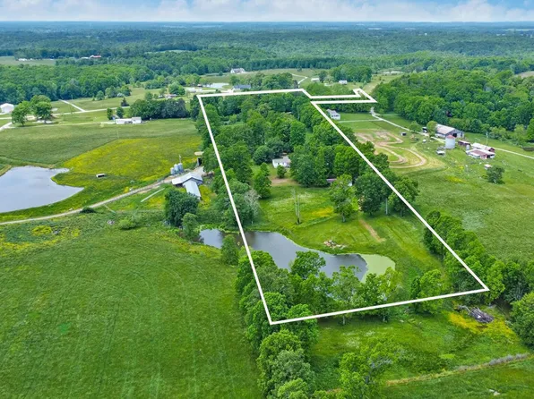 60 Greenview Ln, Crossville, TN 38571