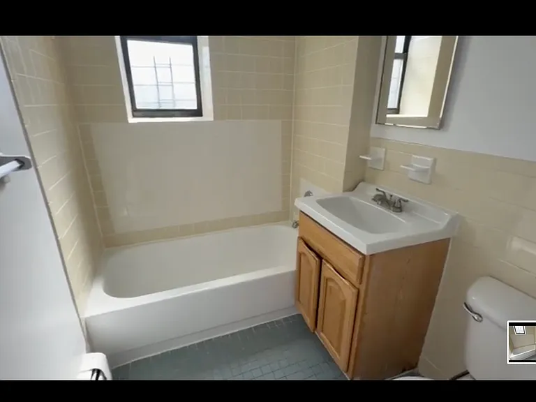 1310 Sheridan Ave — Photo 9