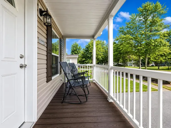 15 Colonial Drive, Lisbon, ME 04252