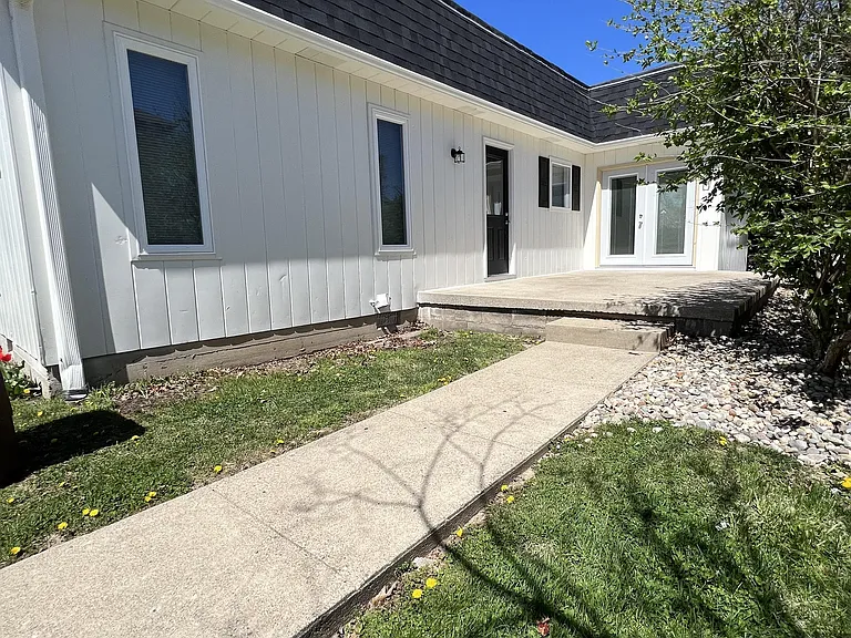 17 E Blaine St — Photo 4