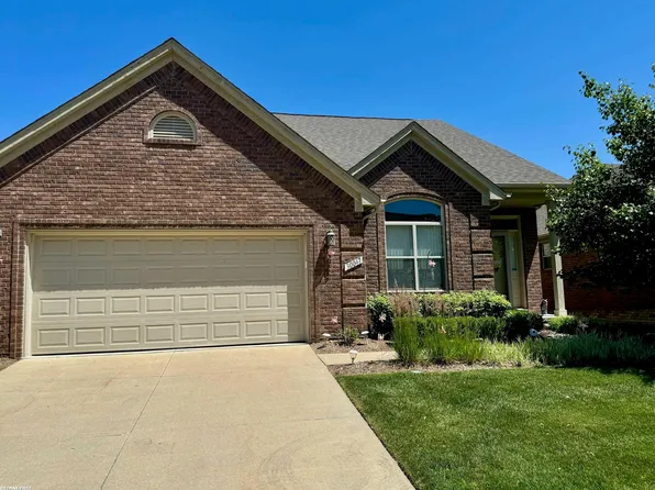 30047 Trailwood Dr, Warren, MI 48092