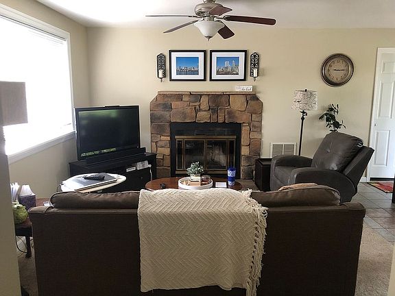 Living Room/Fire Place