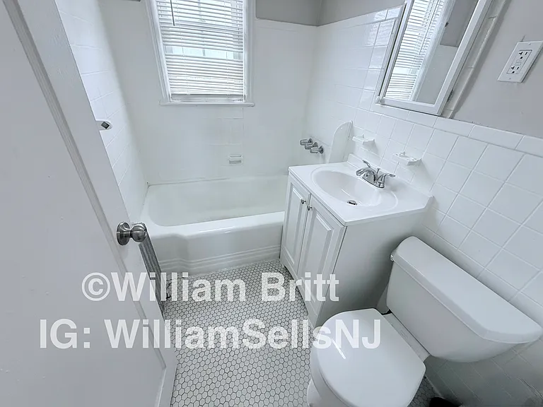 500-502 Alma Ter #B6 — Photo 15