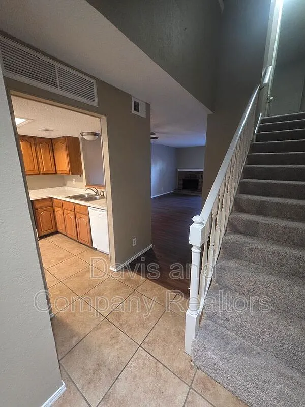 2 bed, 2.0 bath, 1047 sqft, $1,850 — Photo 3