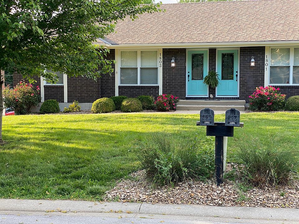 front view of duplex located in Plaza Estates, in a low traffic area
be sure to ask about Seniors Discount, over 55