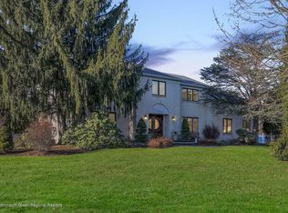 10 Candlelight Dr, Holmdel, NJ 07733