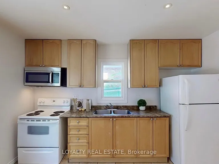 4 McMurchy Ave S #1 — Photo 5