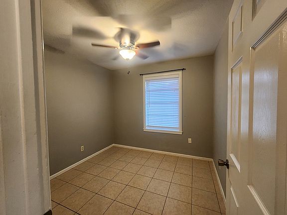 2nd image of 825 Citrus Terrace Dr