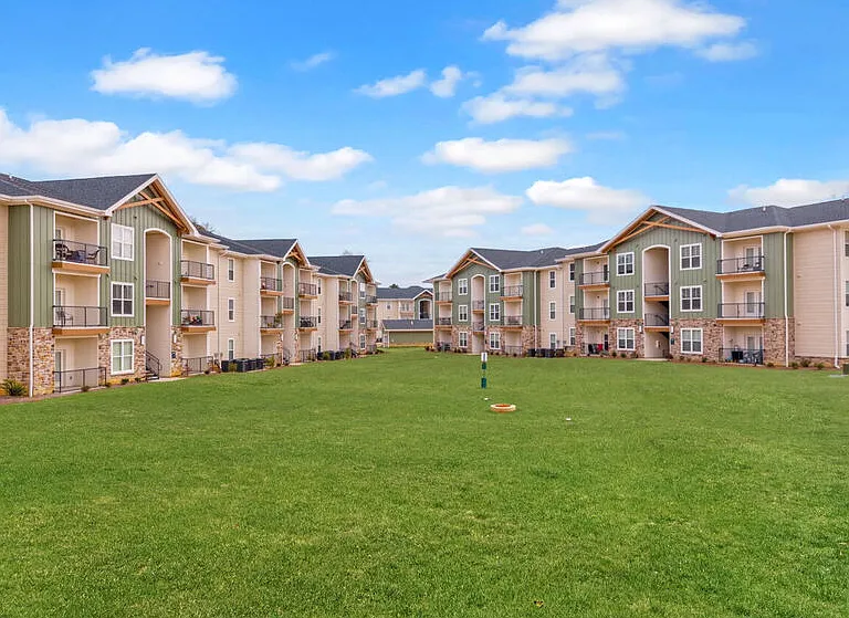 100 Woodrow Wilson Way NW — Photo 1