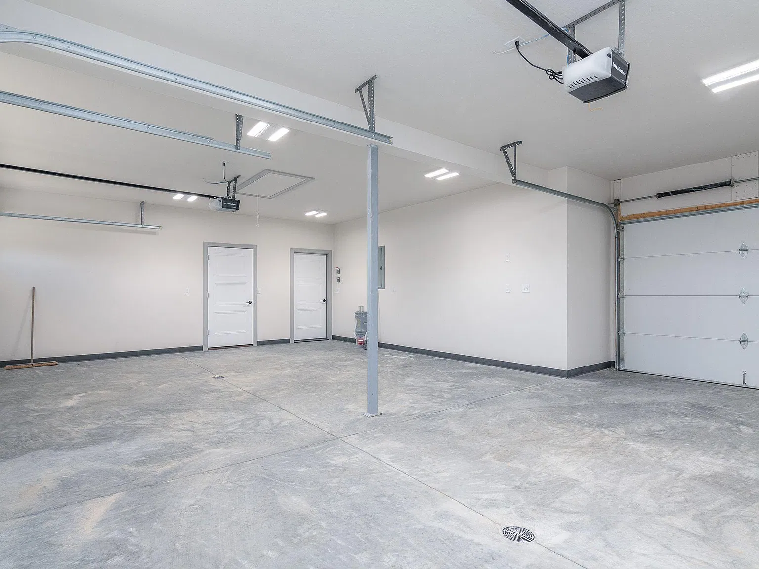 3 bed, 1800 sqft, $2,700 — Photo 4