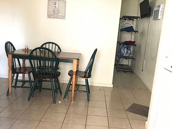 4th image of 18 W Laguna St APT 4
