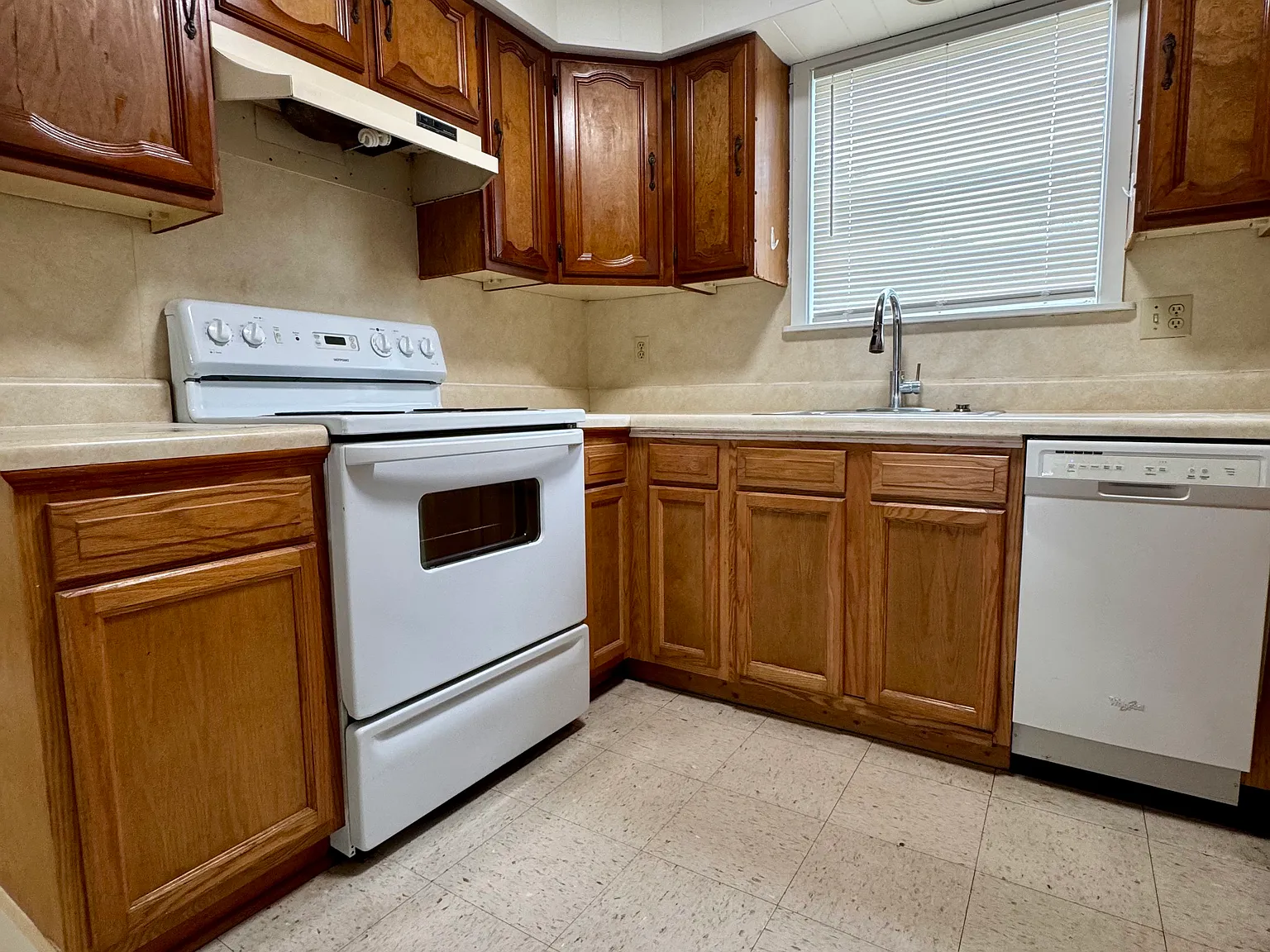 536 Aurora Ave — Photo 4