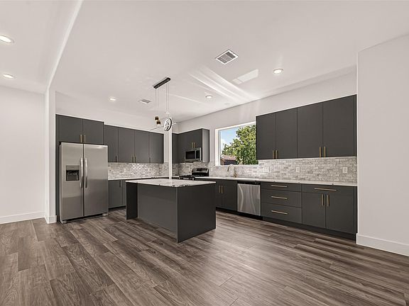 2nd image of 2711 Dennis St