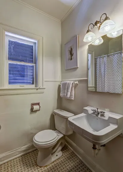 400 NW 27th St #8 — Photo 9