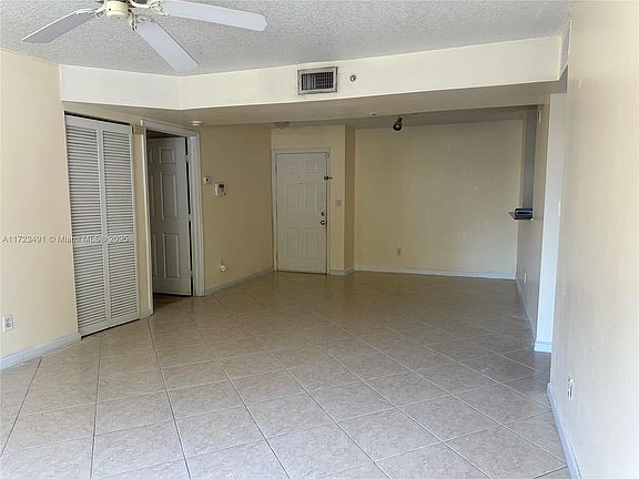 4th image of 609 E Sheridan St APT 105