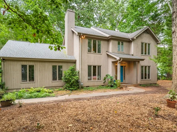 129 Ironwoods Dr, Chapel Hill, NC 27516